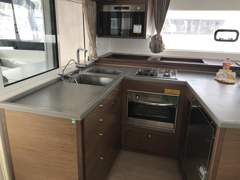 Book yachts online - catamaran - Lagoon 450F - Cor Caroli (A/C, WM, Generator, Inverter) - rent