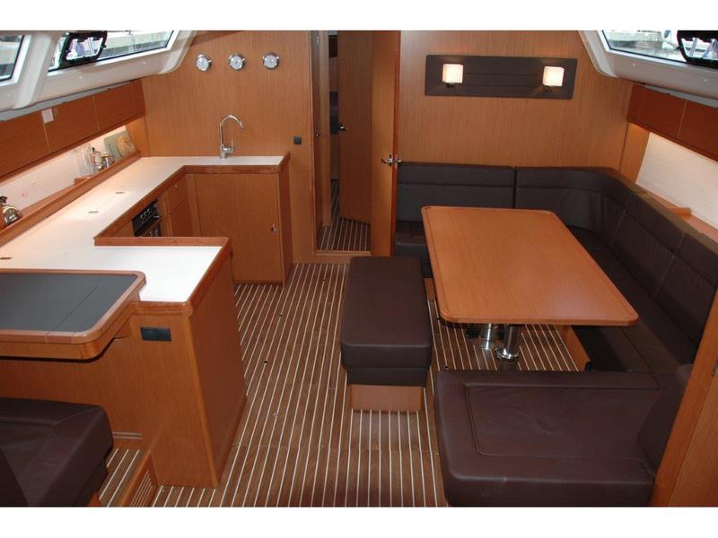 Book yachts online - sailboat - Bavaria Cruiser 51 - Astra - rent