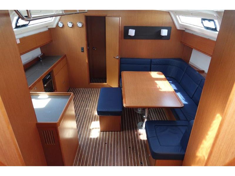 Book yachts online - sailboat - Bavaria Cruiser 46 - Dione - rent