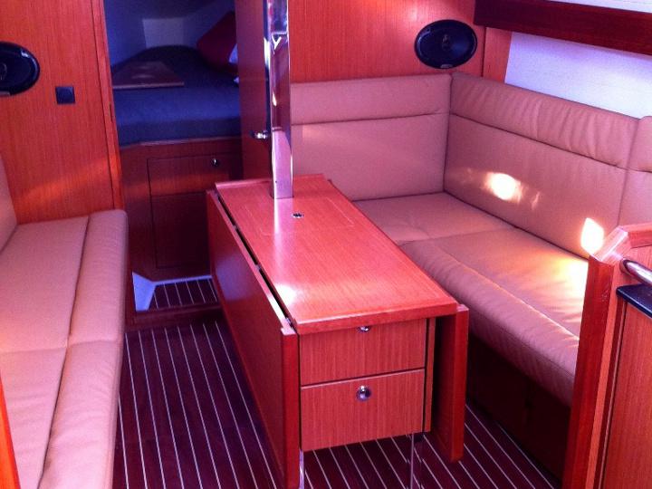 Book yachts online - sailboat - Bavaria Cruiser 32 - Izar - rent