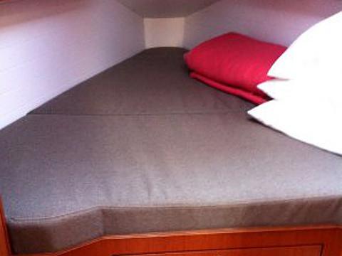 Book yachts online - sailboat - Bavaria Cruiser 32 - Izar - rent