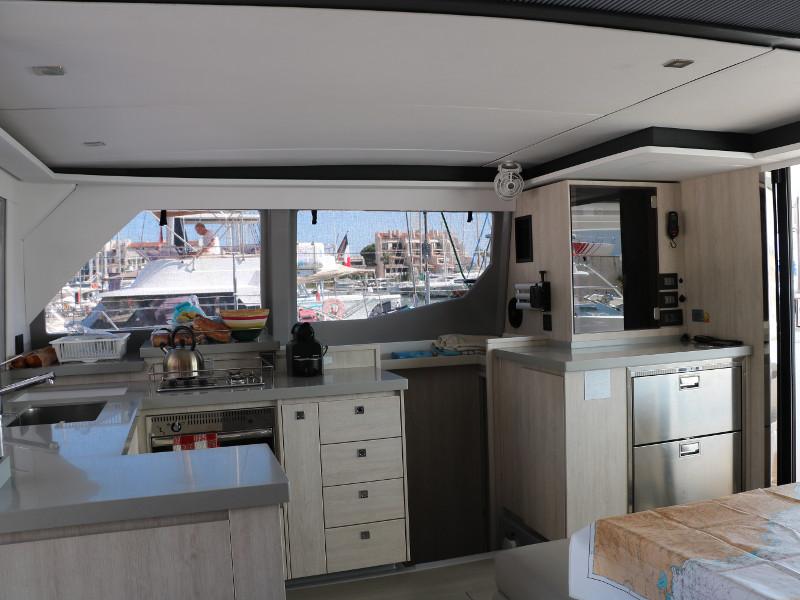 Book yachts online - catamaran - Leopard 45 - Leovic - rent