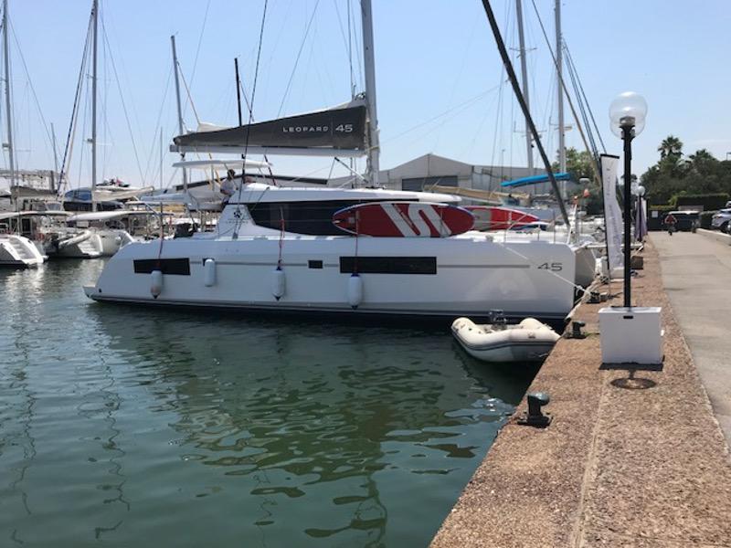 Book yachts online - catamaran - Leopard 45 - Leovic - rent