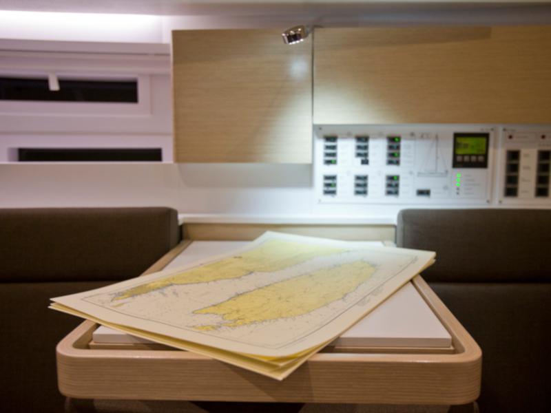 Book yachts online - sailboat - Elan Impression 40 - AMISTAD - rent