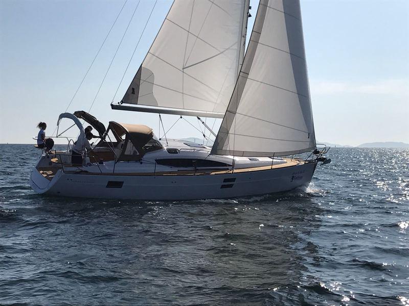 Book yachts online - sailboat - Elan Impression 40 - AMISTAD - rent