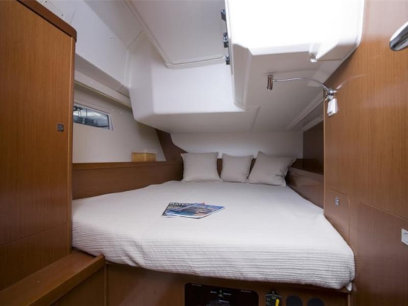 Book yachts online - sailboat - Oceanis 45 - Dark Horse 1 (watermaker) - rent