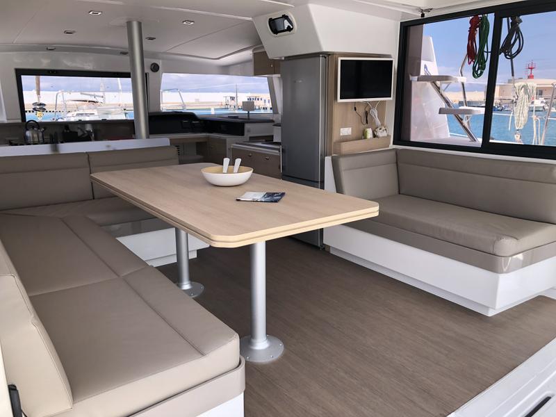 Book yachts online - catamaran - Bali 4.1 Sa - Costar - rent