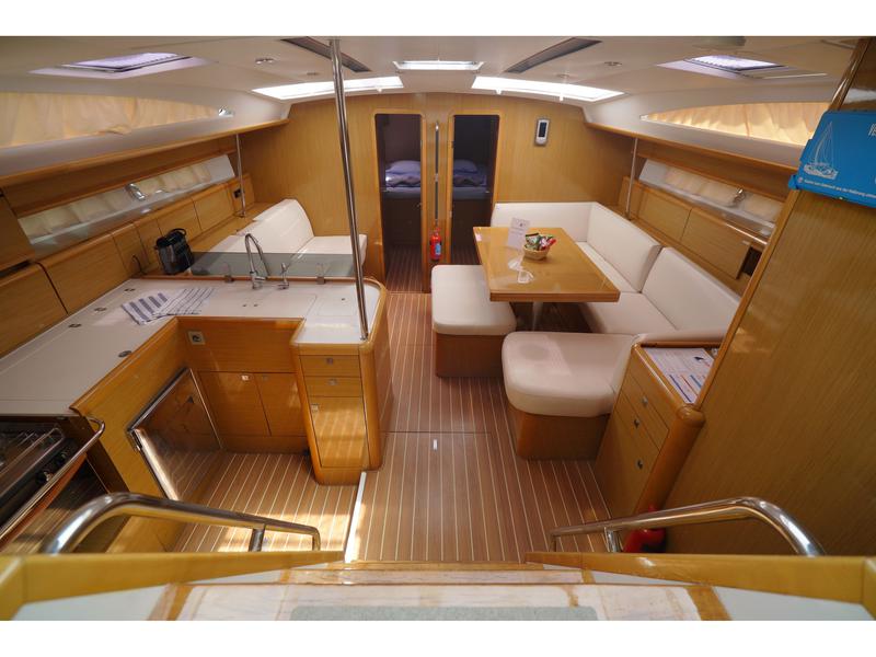 Book yachts online - sailboat - Jeanneau 53 - Sugar Baby - rent