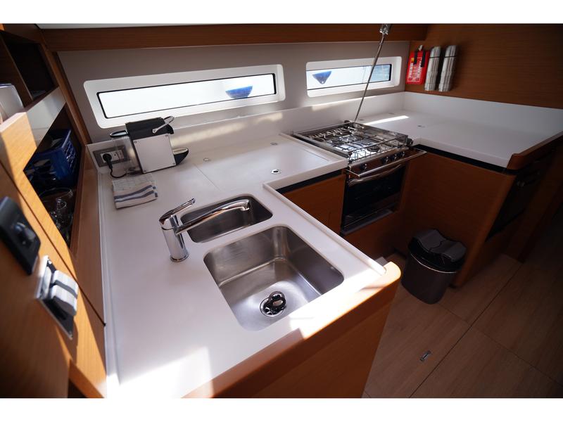 Book yachts online - sailboat - Sun Odyssey 490 - Red Marlin - rent