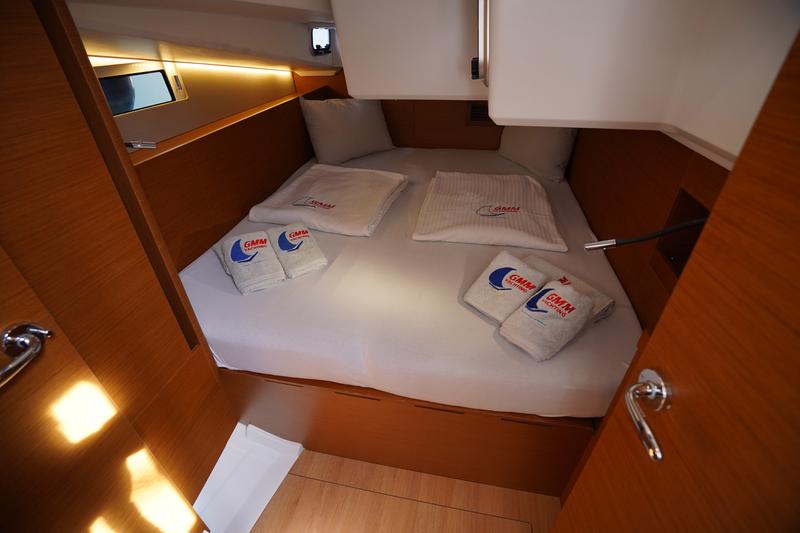 Book yachts online - sailboat - Sun Odyssey 490 - Red Marlin - rent