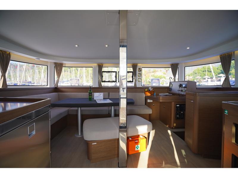 Book yachts online - catamaran - Lagoon 42 - Little Dream - rent