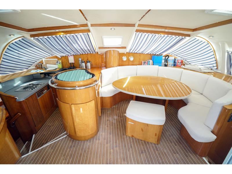 Book yachts online - catamaran - Privilege 465 - Emotion - rent