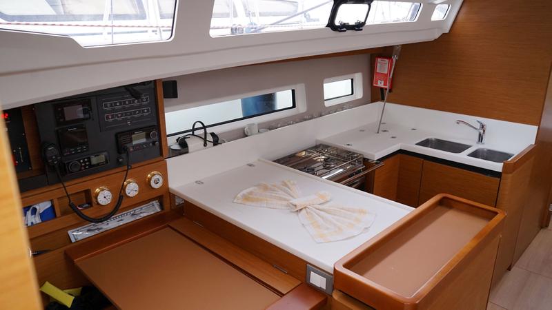 Book yachts online - sailboat - Sun Odyssey 440 - 3 Cabins - White Marlin - rent