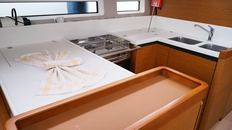 Book yachts online - sailboat - Sun Odyssey 440 - 3 Cabins - White Marlin - rent