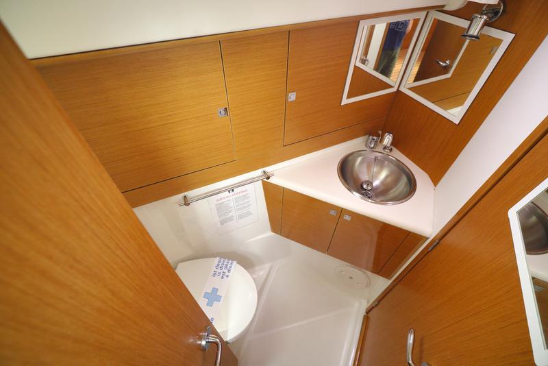 Book yachts online - sailboat - Sun Odyssey 44 i - Night &amp; Day - rent