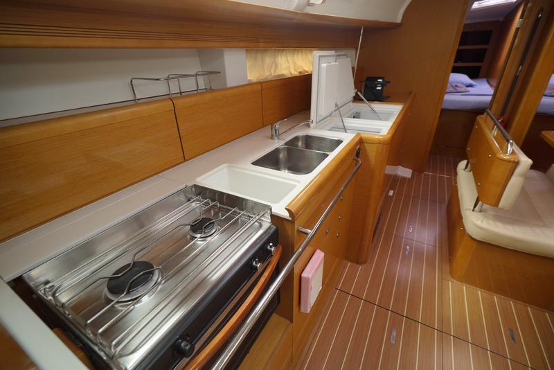 Book yachts online - sailboat - Sun Odyssey 44 i - Night &amp; Day - rent