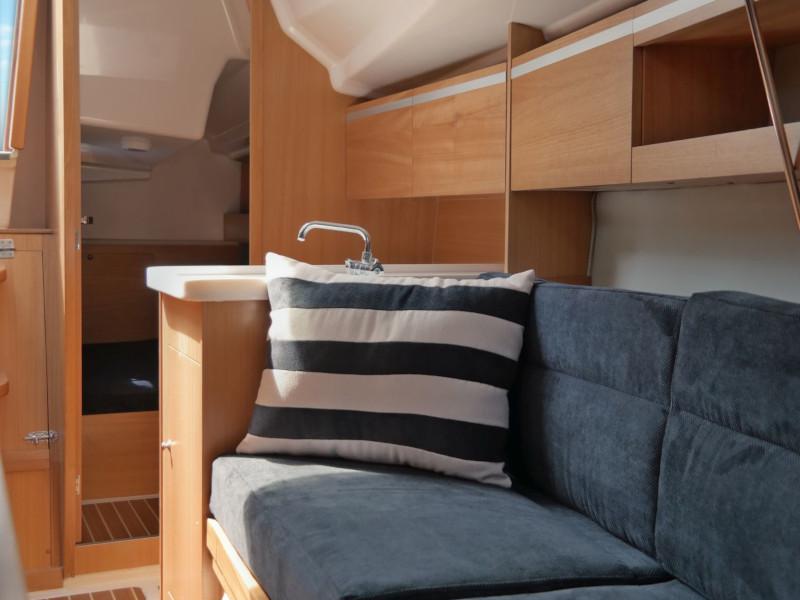 Book yachts online - sailboat - Maxus 26 Prestige 7/2 - VELA - rent