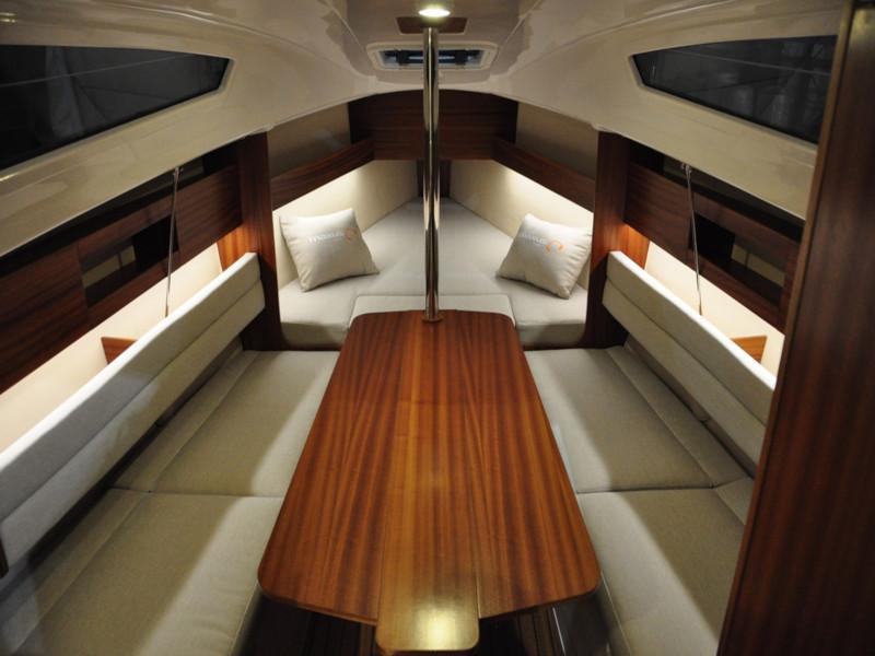 Book yachts online - sailboat - Maxus evo 24 Standard - KOMEDIA - rent