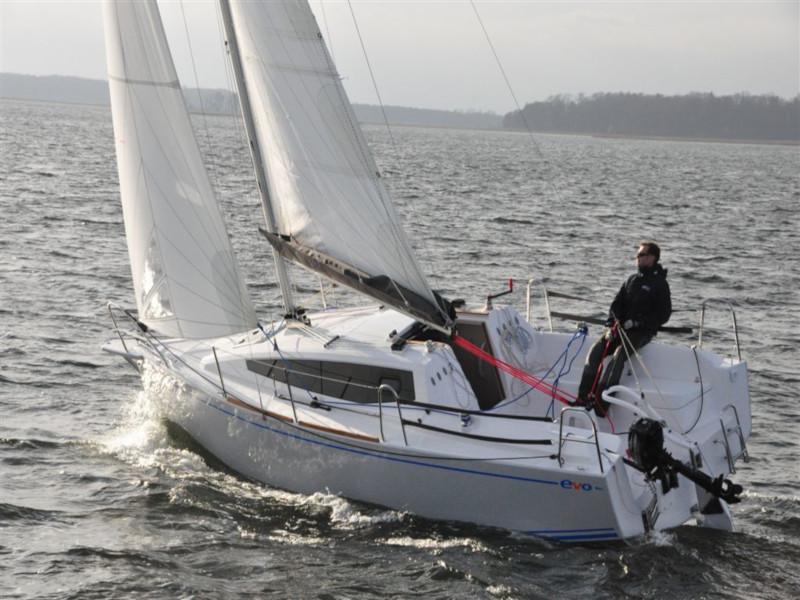 Book yachts online - sailboat - Maxus evo 24 Standard - KOMEDIA - rent
