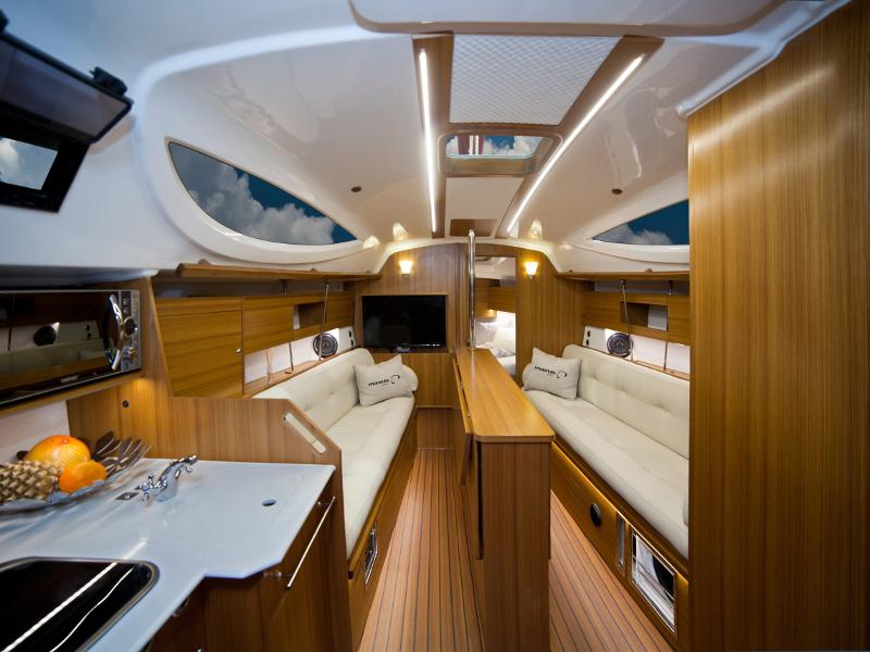 Book yachts online - sailboat - Maxus 33.1 RS Prestige + - Wind Rose - rent