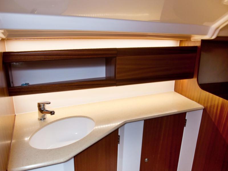 Book yachts online - sailboat - Maxus 26 Prestige 8/1 - LIBRA - rent
