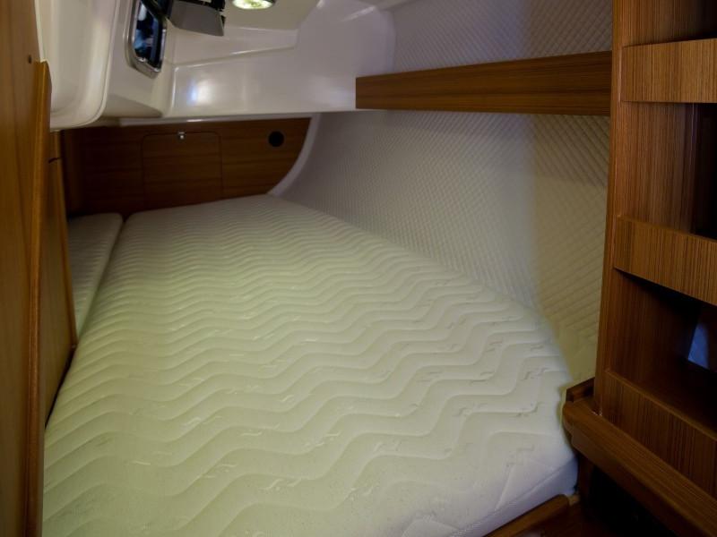 Book yachts online - sailboat - Maxus 33.1 RS Prestige - KATE - rent
