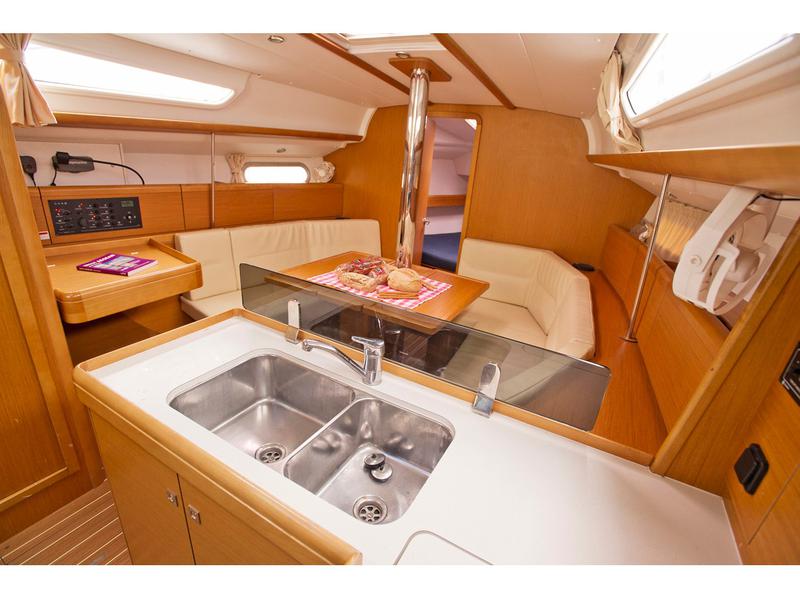 Book yachts online - sailboat - Sun Odyssey 36i - Lauren - rent