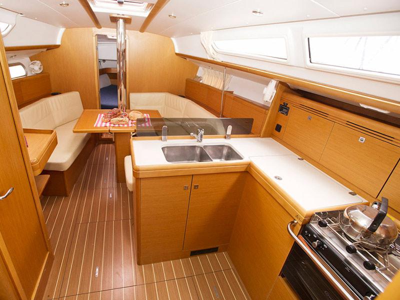 Book yachts online - sailboat - Sun Odyssey 36i - Izella - rent