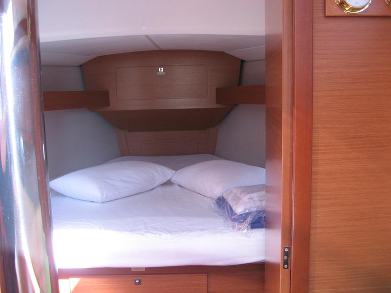 Book yachts online - sailboat - Dufour 382 GL - Delta - rent