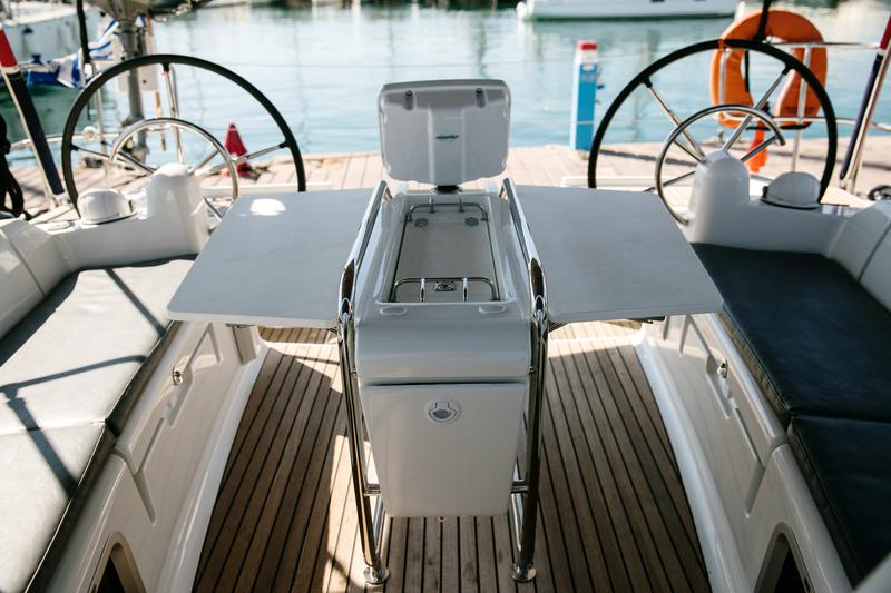 Book yachts online - sailboat - Sun Odyssey 449 - Bravo - rent