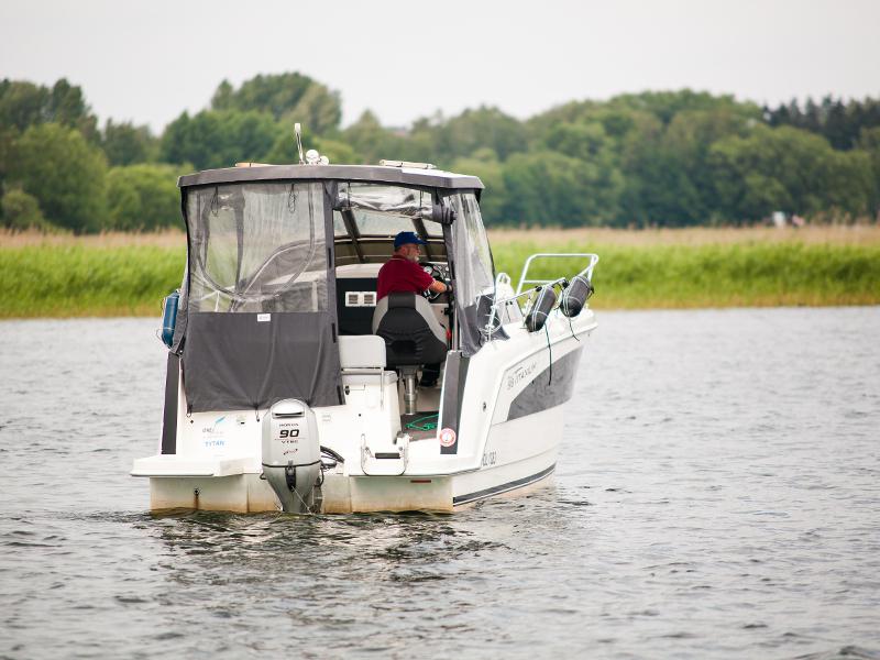 Book yachts online - motorboat - Titanium 818 - Tytan 818 - rent