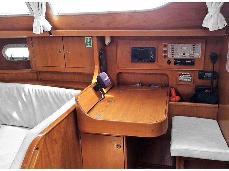 Book yachts online - sailboat - Sun Odyssey 37.1 - Jacob - rent