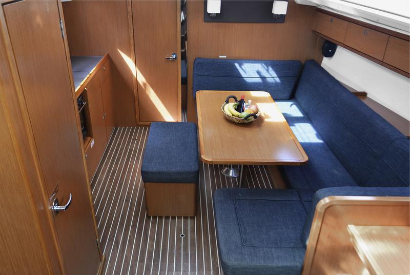 Book yachts online - sailboat - Bavaria Cruiser 41 - Dioni - rent