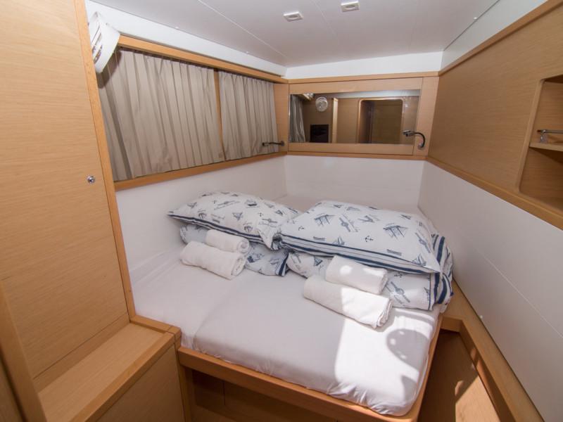 Book yachts online - catamaran - Lagoon 450 - Northern Breeze - rent
