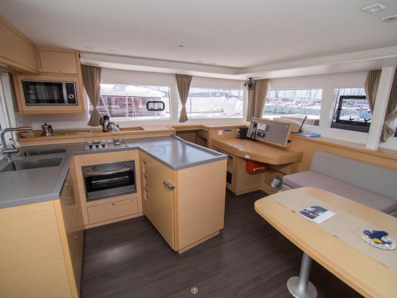 Book yachts online - catamaran - Lagoon 450 - Northern Breeze - rent