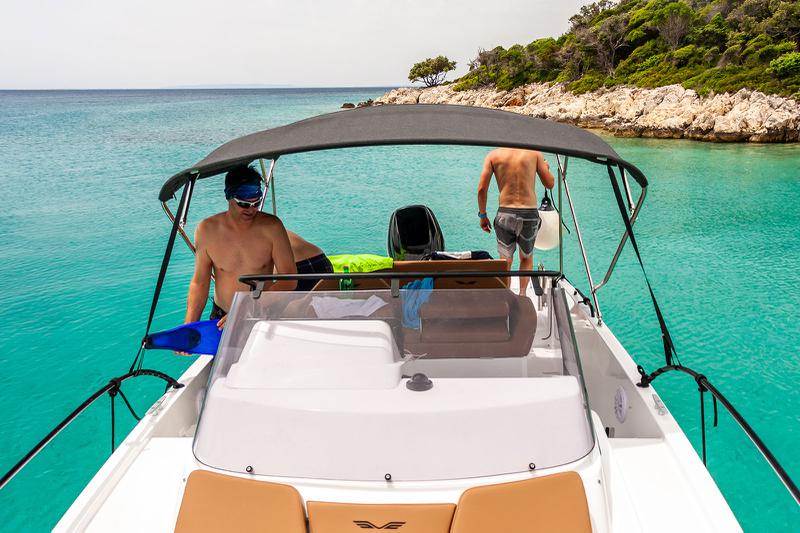 Book yachts online - motorboat - Beneteau Flyer 8 SUNdeck - LUCY - rent