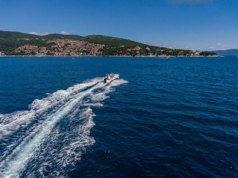 Book yachts online - motorboat - Bluline 23 Sundeck - MIRIAM - rent