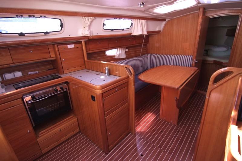 Book yachts online - sailboat - Bavaria 33 Cruiser - CURA  - rent