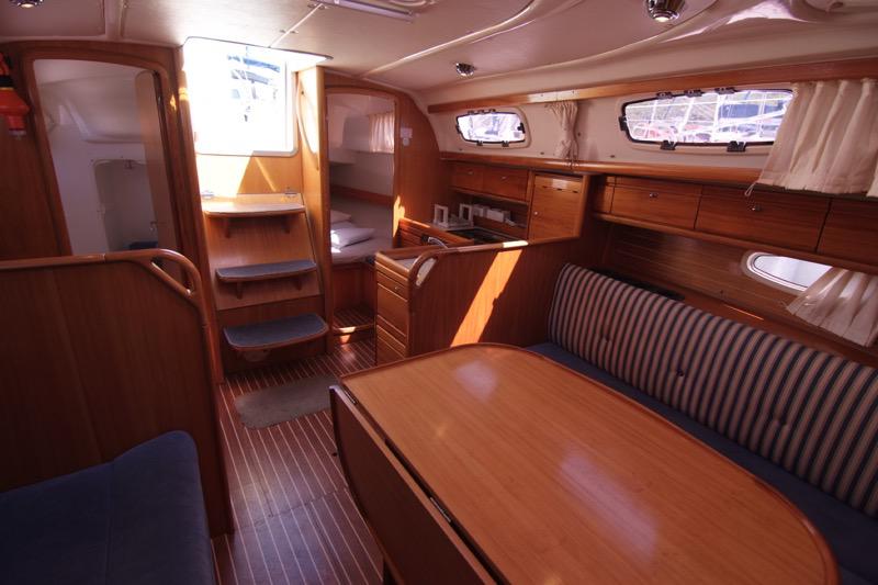 Book yachts online - sailboat - Bavaria 33 Cruiser - CURA  - rent