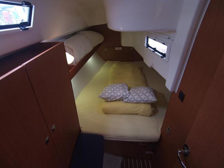 Book yachts online - sailboat - Bavaria Cruiser 33 - LAHOR - rent