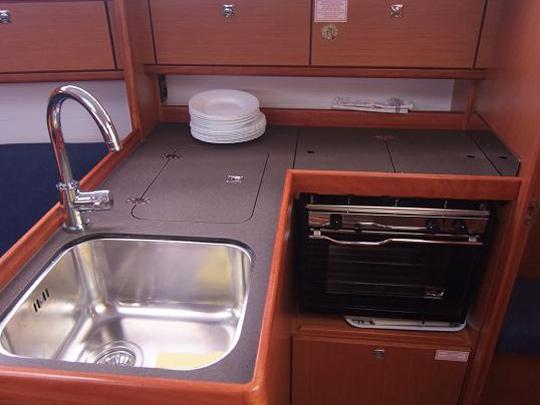 Book yachts online - sailboat - Bavaria Cruiser 33 - LAHOR - rent