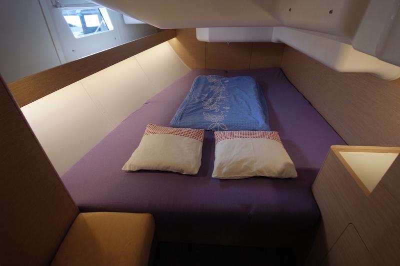 Book yachts online - sailboat - Elan 40 Impression - DESIDERIA - rent