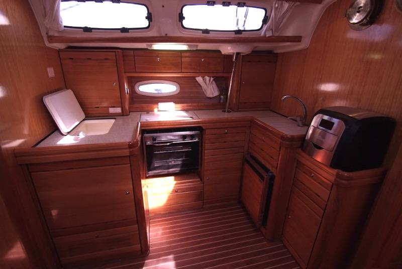 Book yachts online - sailboat - Bavaria 46 Cruiser - SHE - rent