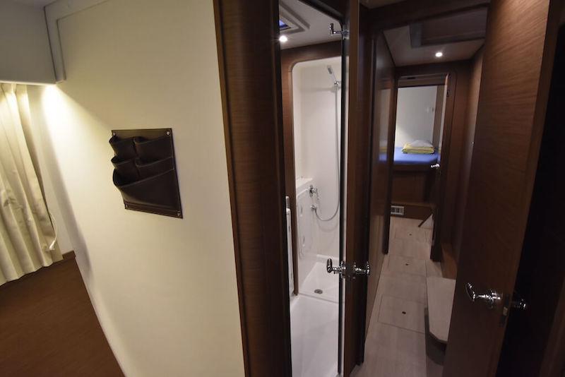 Book yachts online - catamaran - Lagoon 42 - LOLINA - rent