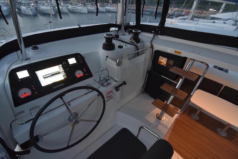 Book yachts online - catamaran - Lagoon 42 - LOLINA - rent