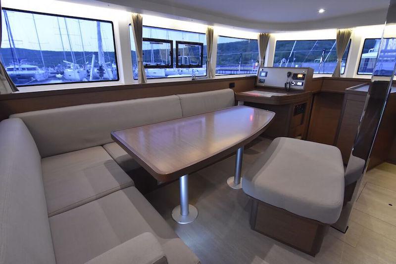 Book yachts online - catamaran - Lagoon 42 - LOLINA - rent