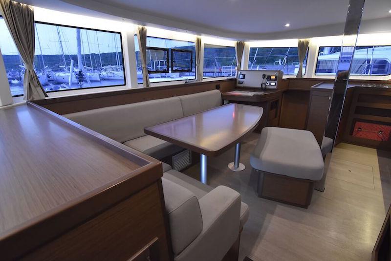 Book yachts online - catamaran - Lagoon 42 - LOLINA - rent