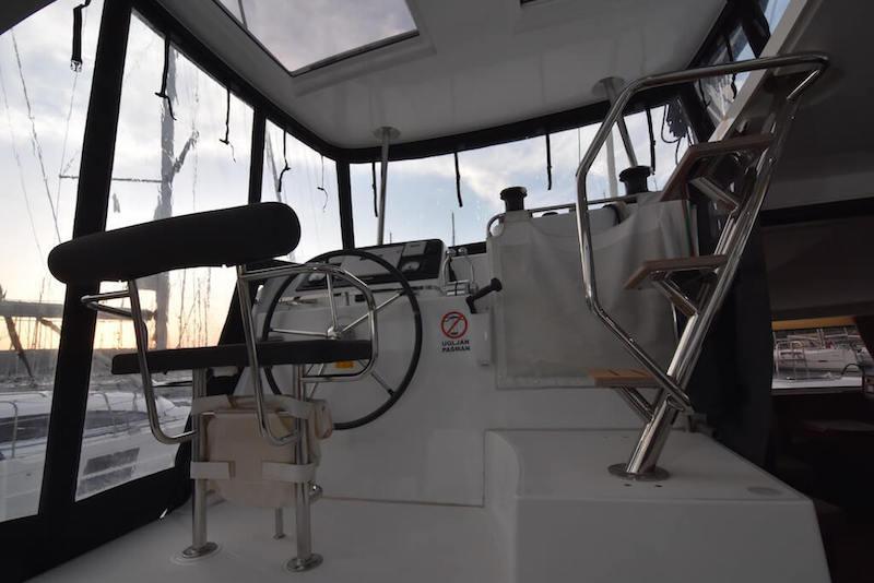 Book yachts online - catamaran - Lagoon 42 - LOLINA - rent