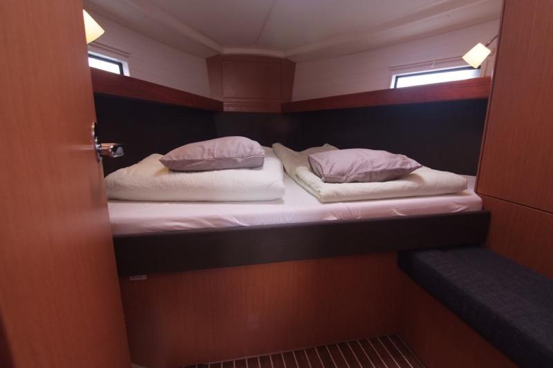 Book yachts online - sailboat - Bavaria Cruiser 37 - DORI  - rent