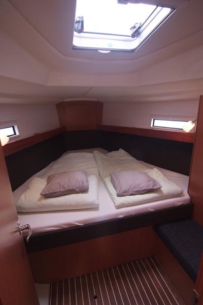 Book yachts online - sailboat - Bavaria Cruiser 37 - DORI  - rent